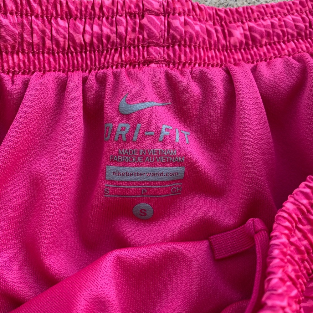 Nike shorts GUC - Picture 2 of 7